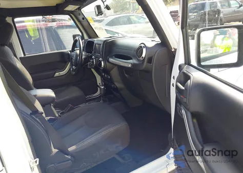 2016 Jeep Wrangler Unlimited Sahara z USA, uszkodzony, nr VIN 1C4BJWEG5GL311687